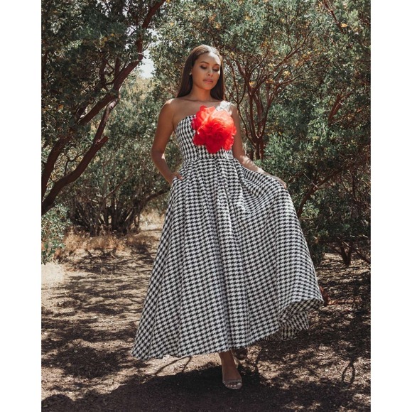 NWT Mac Duggal Ieena‎ Black White Strapless Boucle A Line Midi Dress W/3D Flower - Picture 2 of 15